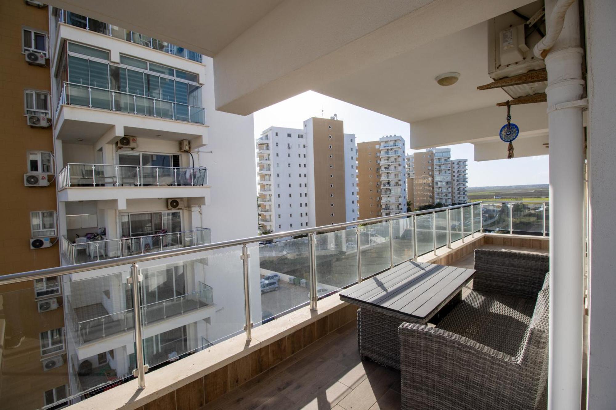 Spartacus In Caesar & Spa, Long Apartment