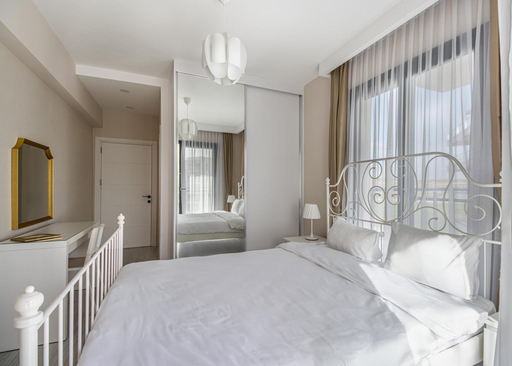 Sophia Pool At Caesar Blue Resort: Luxury With Extended Breakfast Apartment *