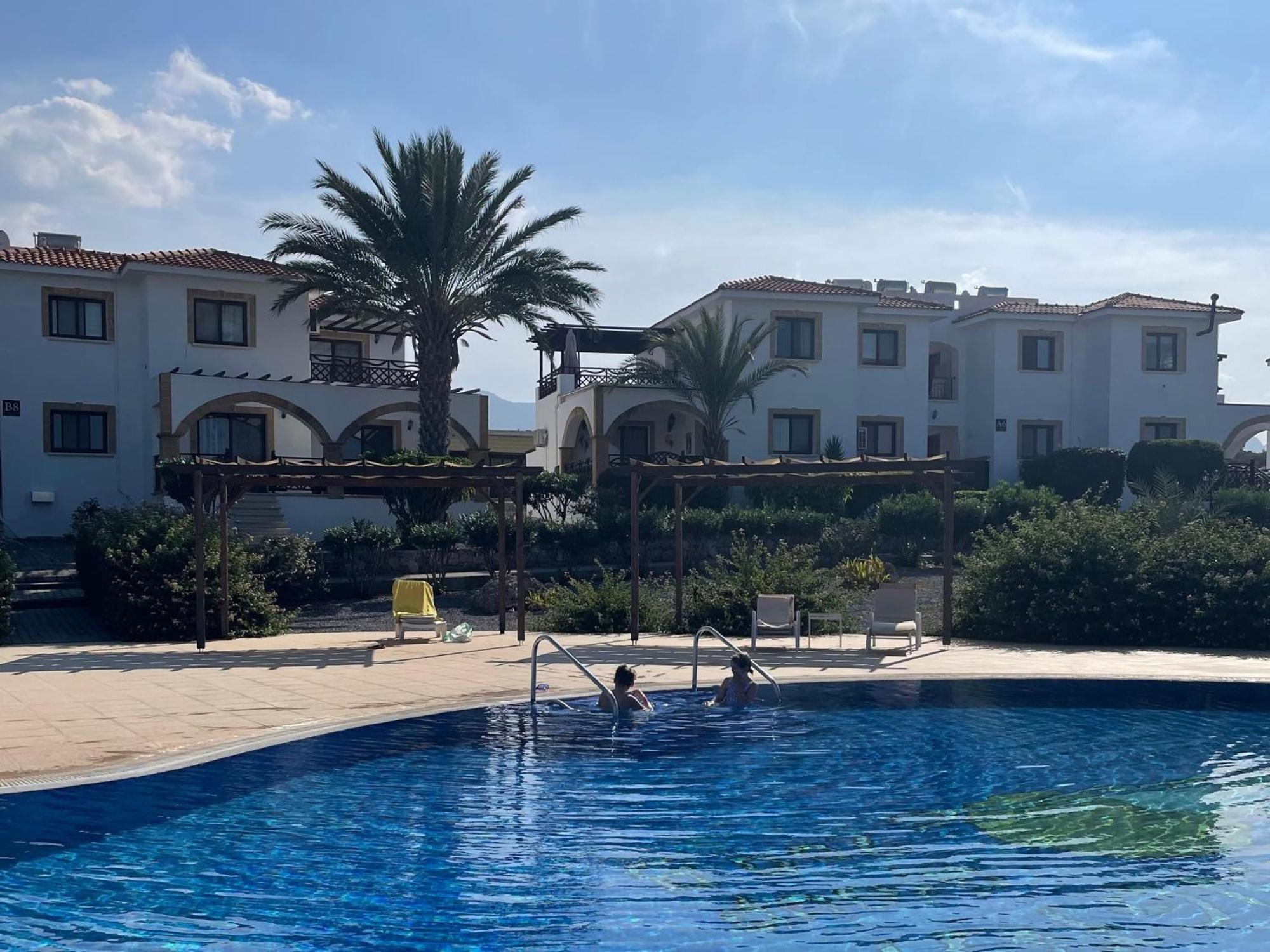 Welcoming 3-bedroom With Ocean Views Apartment