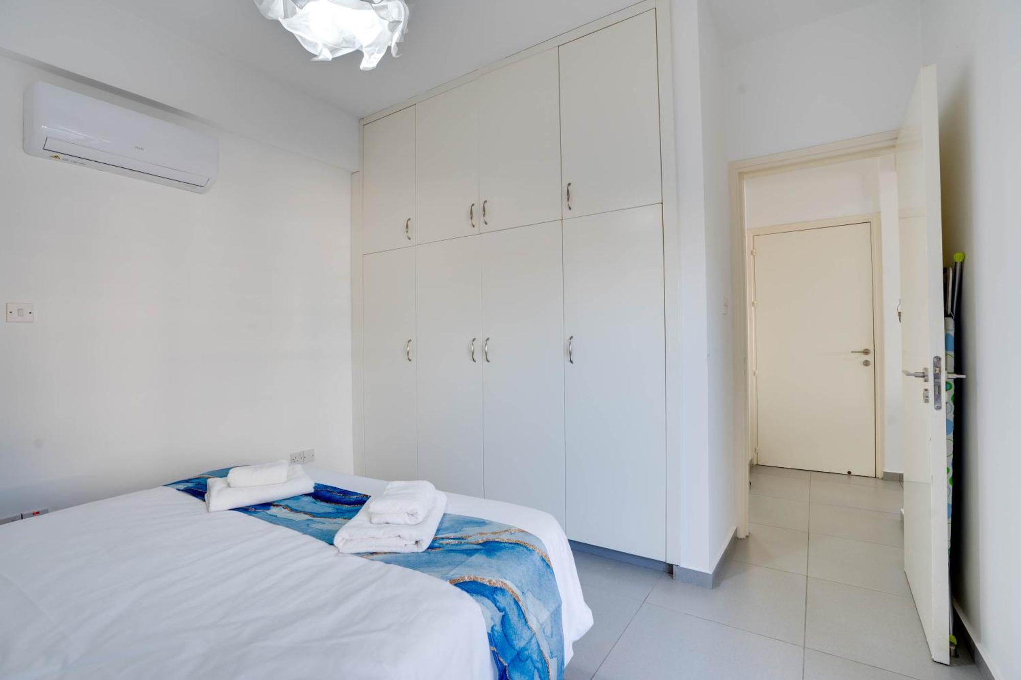 Airbnsea Centre Side Sea View Apartment Larnaca