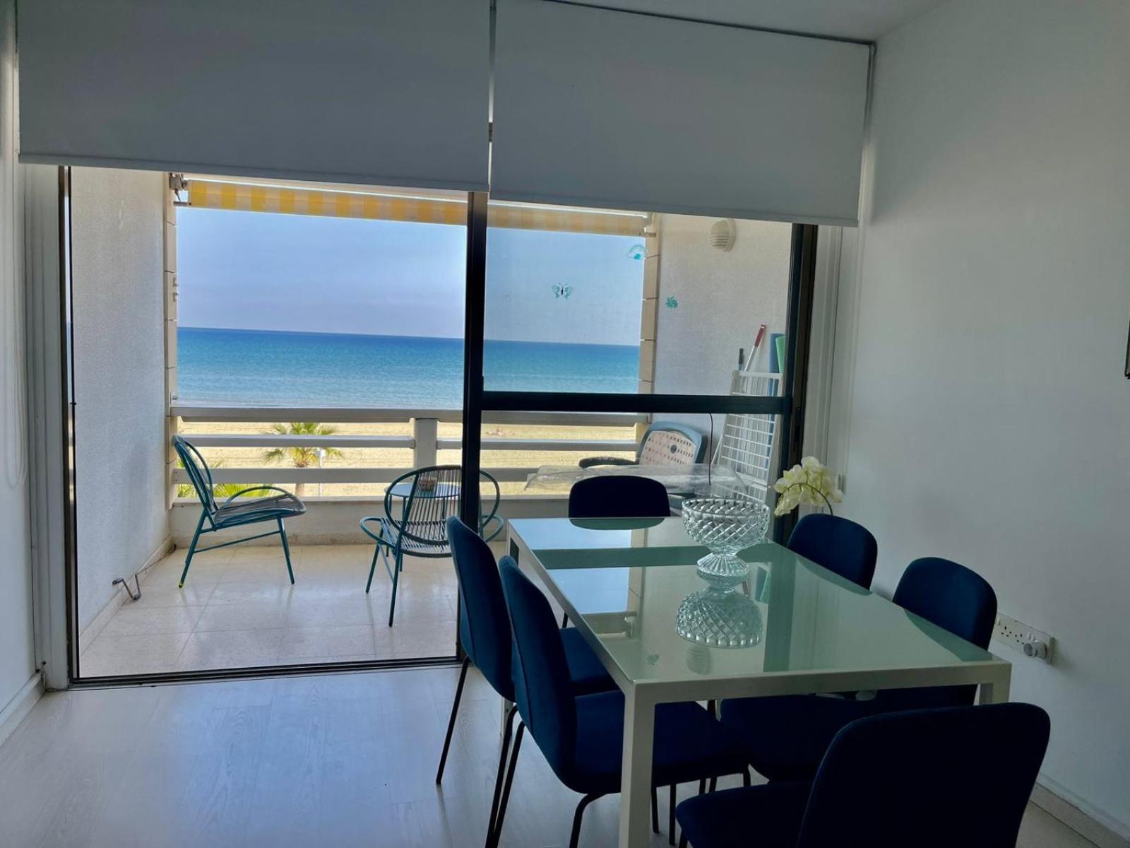 Apartment Sea View In Makenzy *