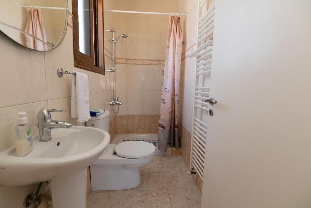 Malama 28 Ekaterina * Paralimni