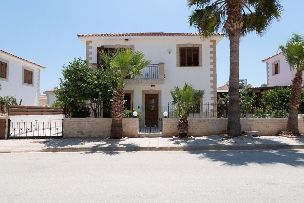 Malama 28 Ekaterina Paralimni