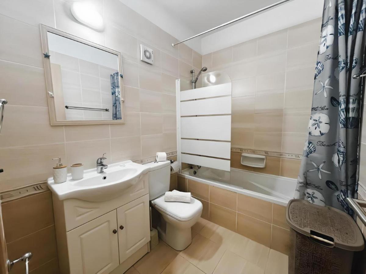 Deja Blue Kyklades Bc7 - Workspace, Pool, Gym, Nearby Apartment Protaras
