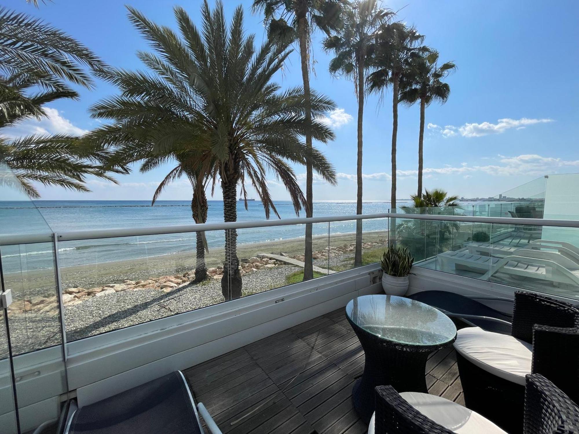Nautica Luxe Beachfront Apartment