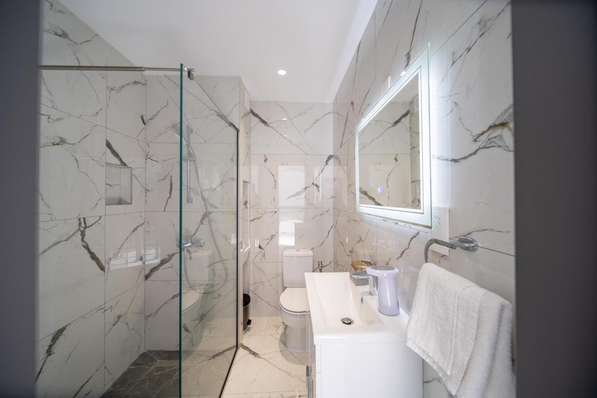 Apartment Hiddengems Residences 202 - The Lxr Penthouse - Pool & Steps To