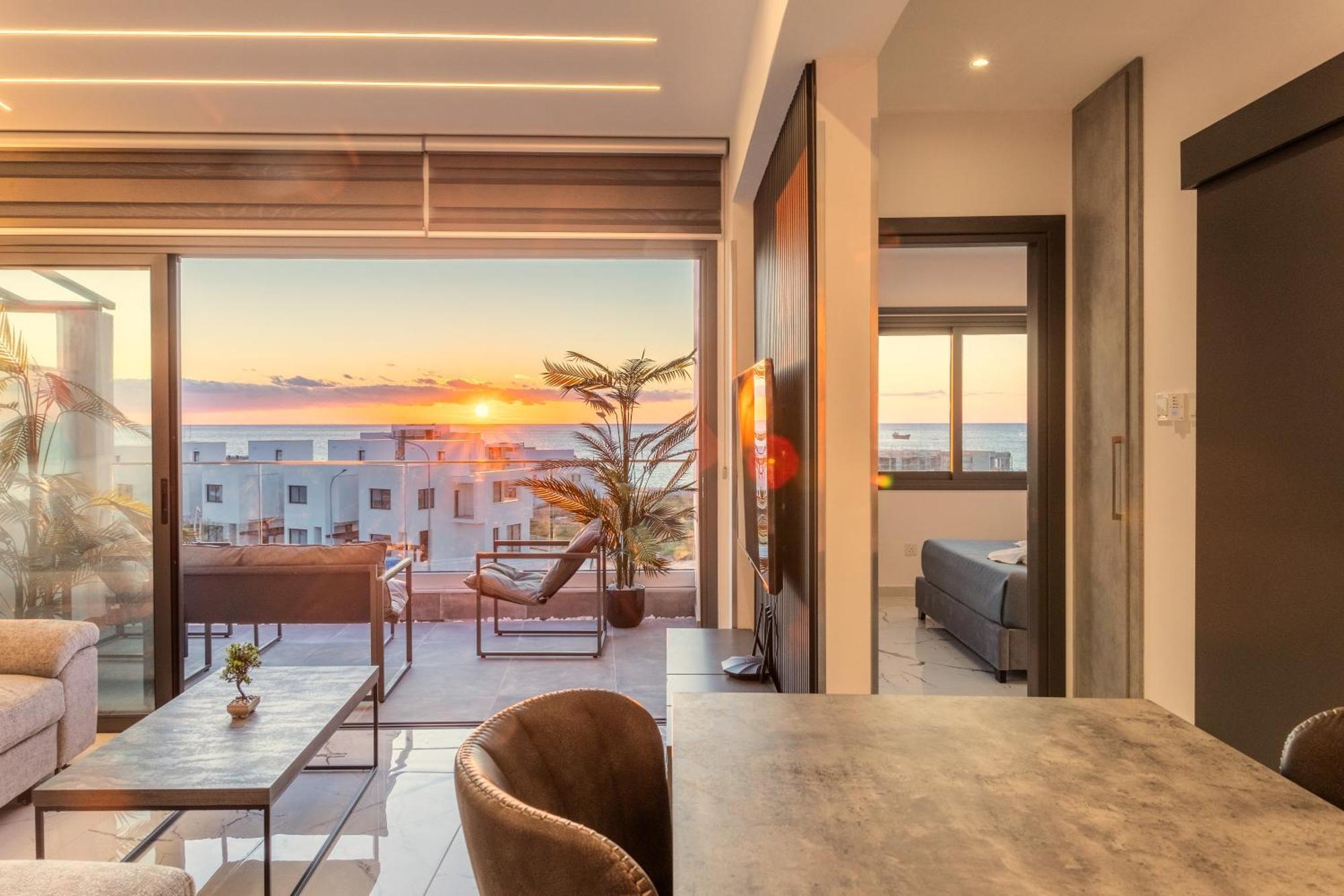Hiddengems Residences 202 - The Lxr Penthouse - Pool & Steps To * Paphos