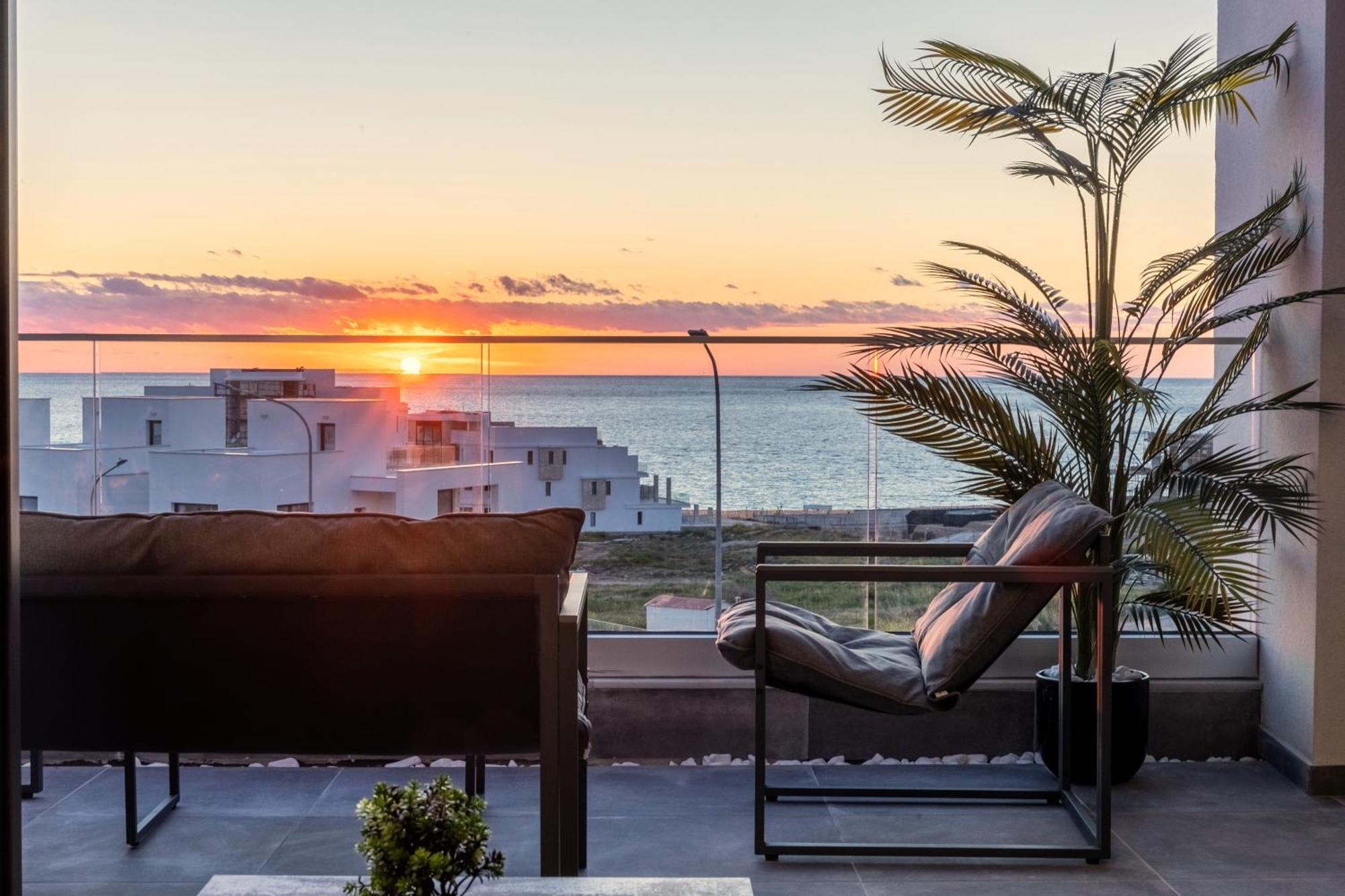 Hiddengems Residences 202 - The Lxr Penthouse - Pool & Steps To * Paphos