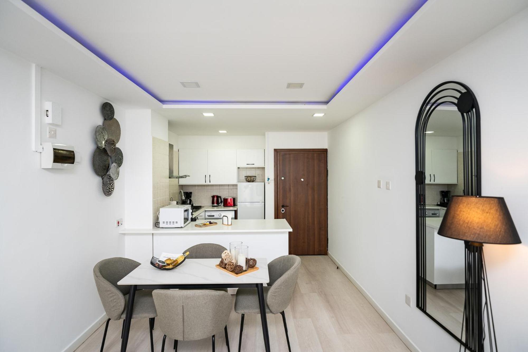 Lazuli & Pool 501 Apartment *