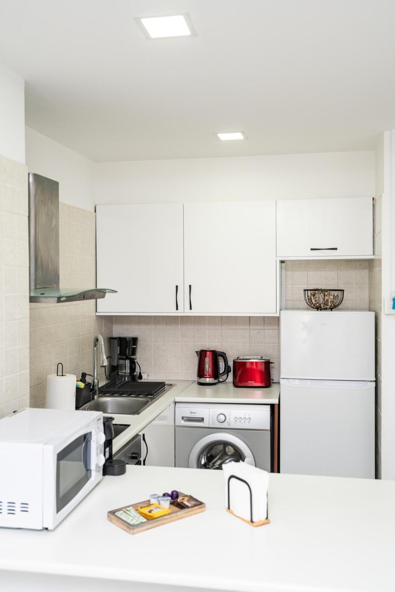 Lazuli & Pool 501 Apartment