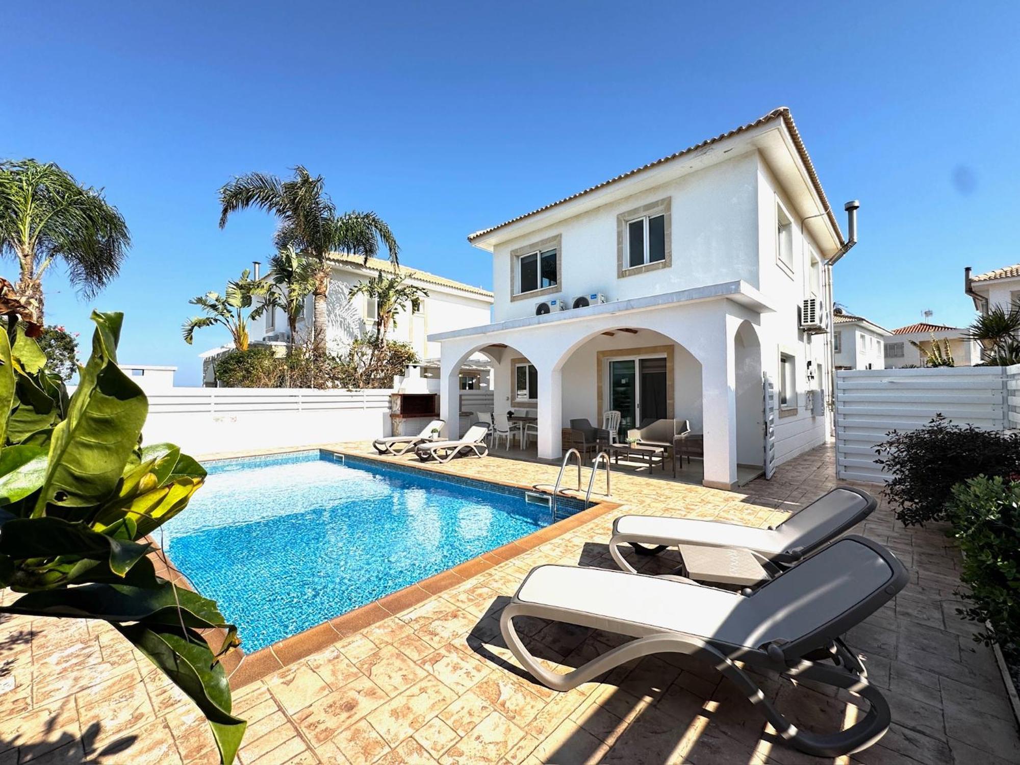 Wealthystays Hephaestus Villa, Ayia Triada * Paralimni