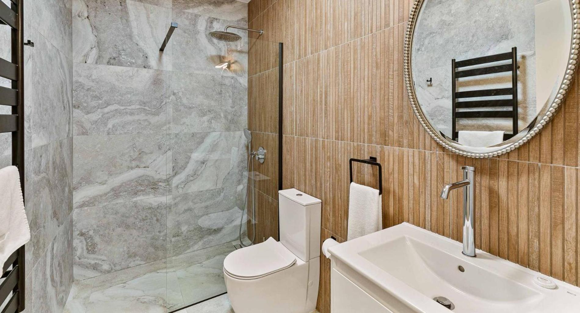 Beautiful, Modern Iz01 With Private Garden And Hot Tub On Aphrodite Hills