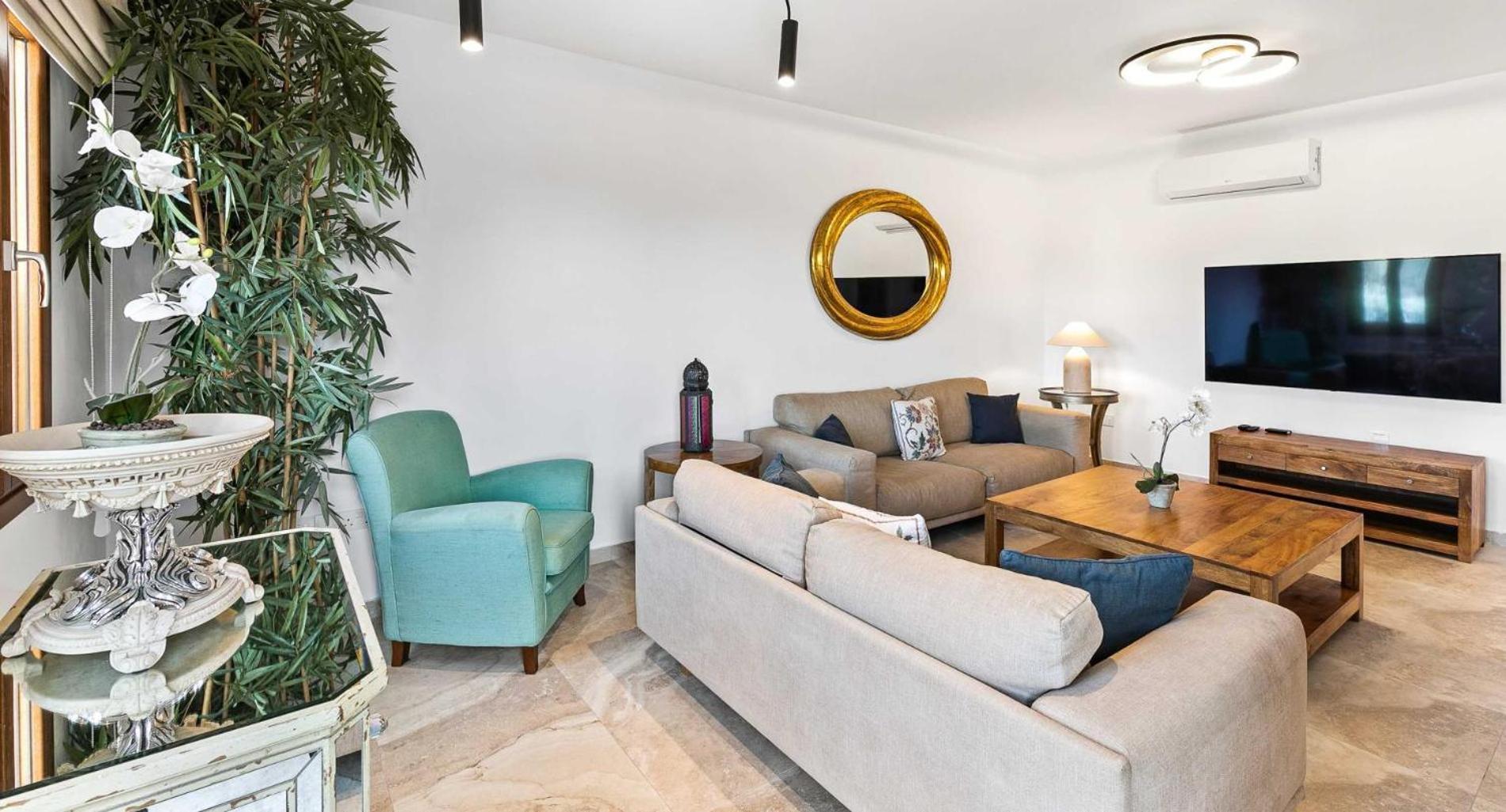 Beautiful, Modern Iz01 With Private Garden And Hot Tub On Aphrodite Hills Villa Kouklia