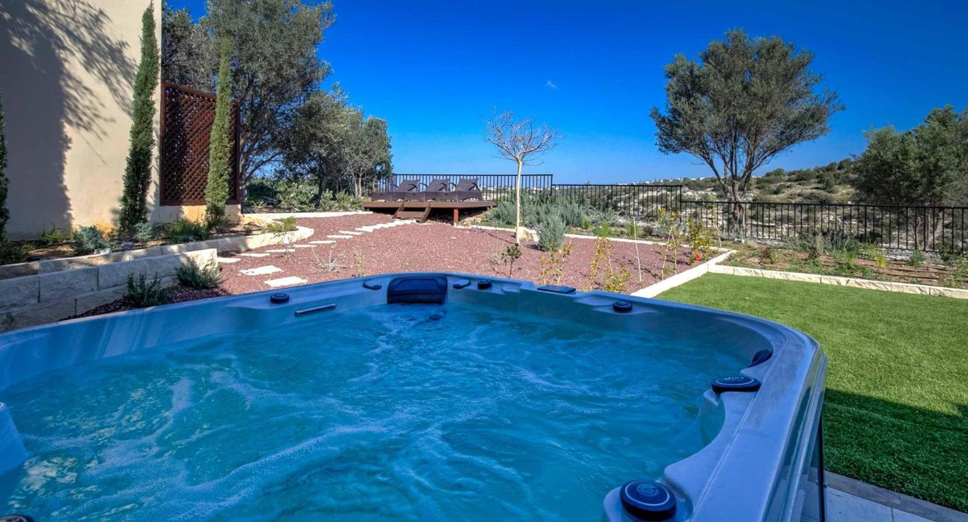 Beautiful, Modern Iz01 With Private Garden And Hot Tub On Aphrodite Hills