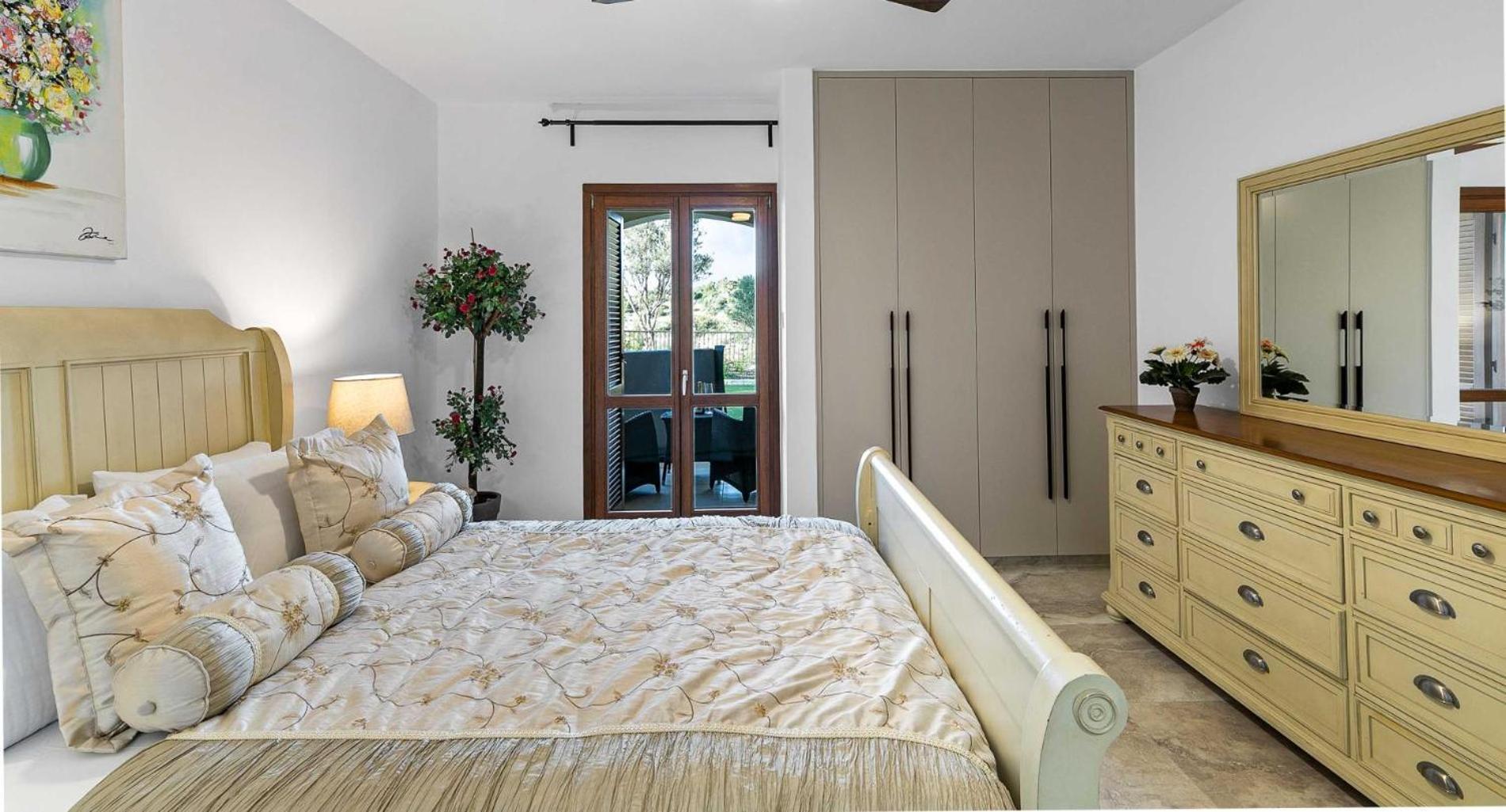 Villa Beautiful, Modern Iz01 With Private Garden And Hot Tub On Aphrodite Hills *