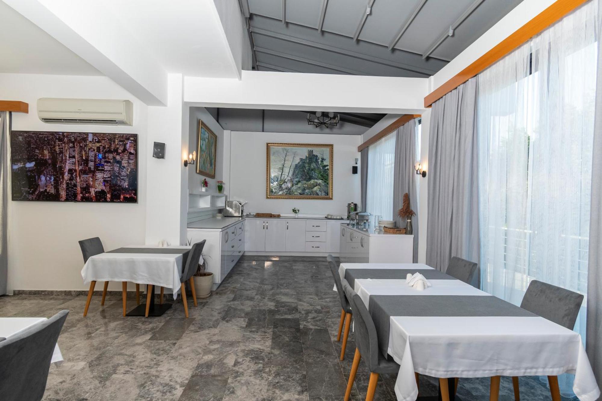 Hotel Bellapais Oasis 3*