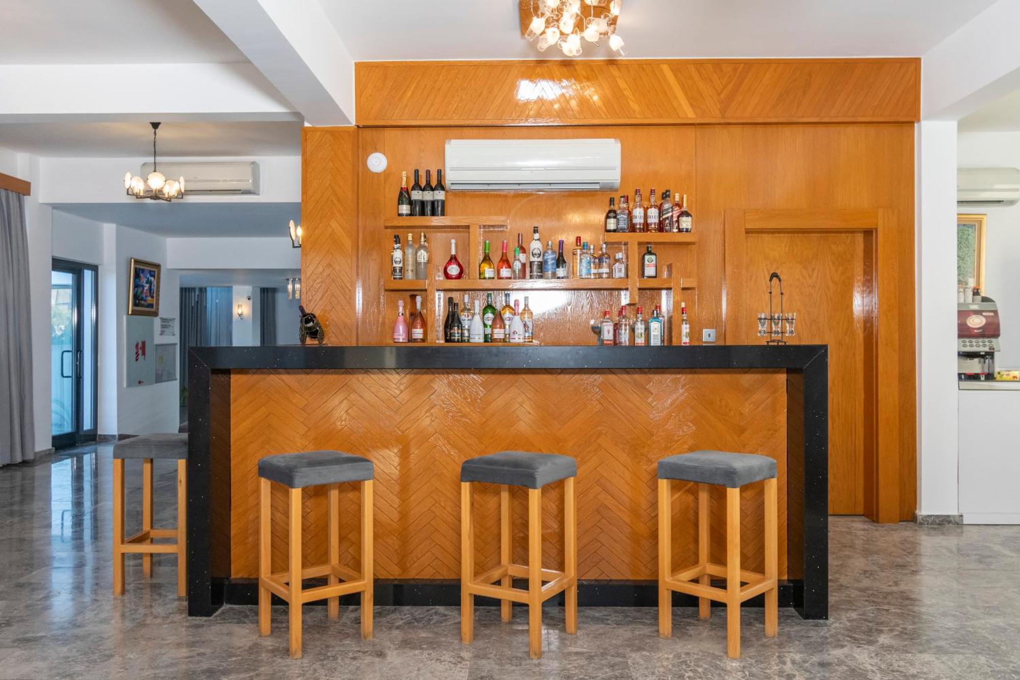 Bellapais Oasis Hotel 3*