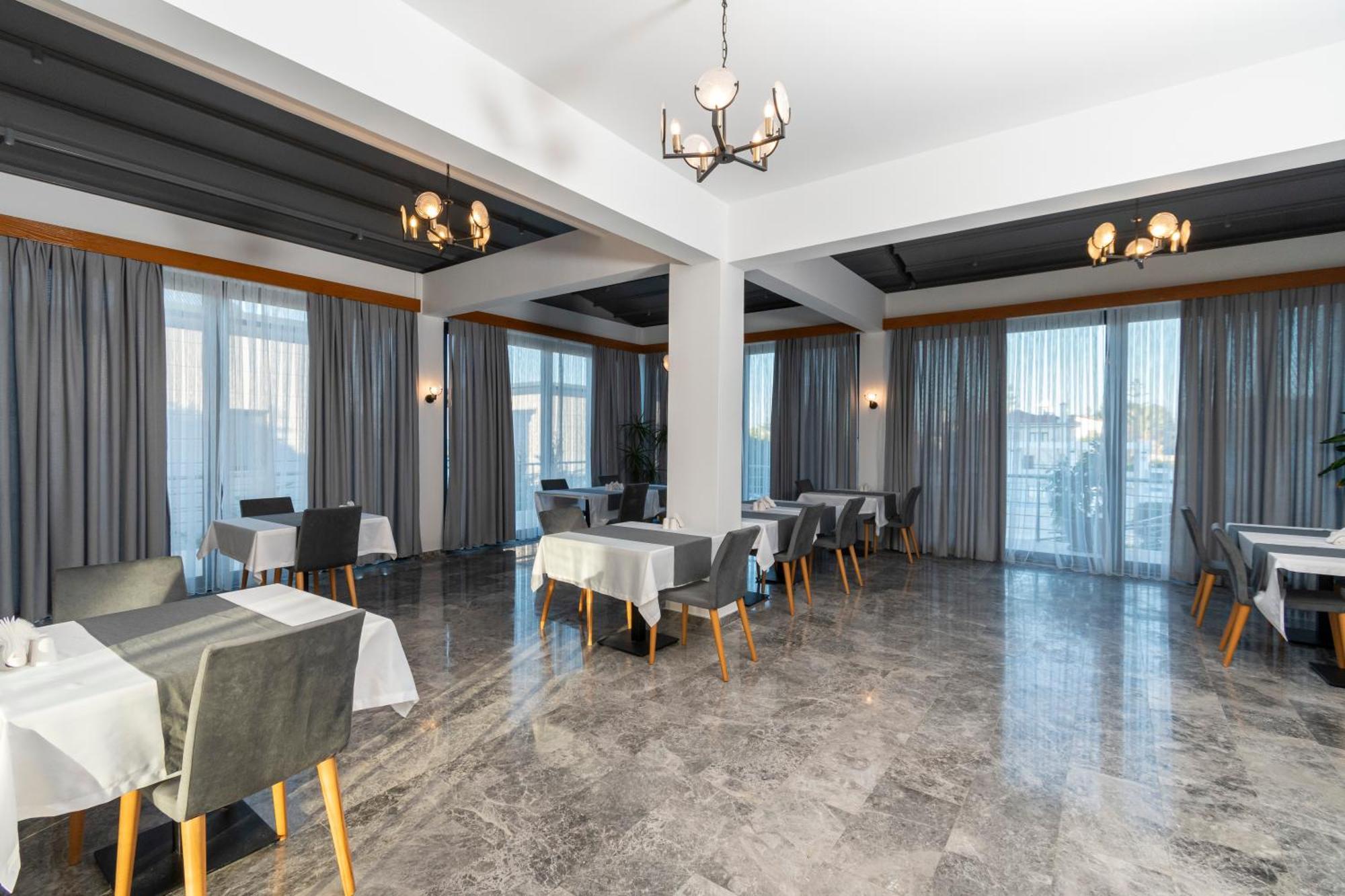 Bellapais Oasis Hotel 3*