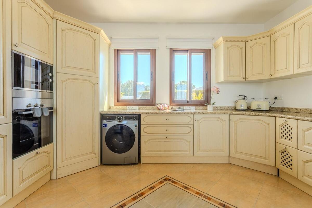 Kallisti & - A Luxury Seaside Retreat Villa Lachi