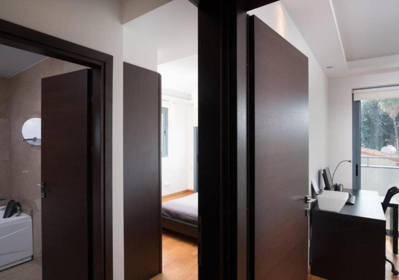 Vakantiehuis Dios Ponte Finikoudes Beachfront Larnaca