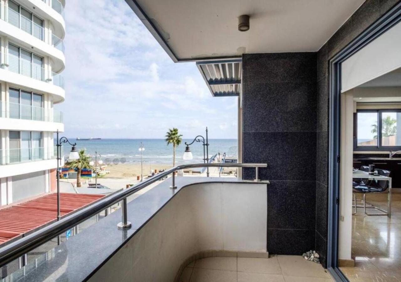 Vakantiehuis Dios Ponte Finikoudes Beachfront *