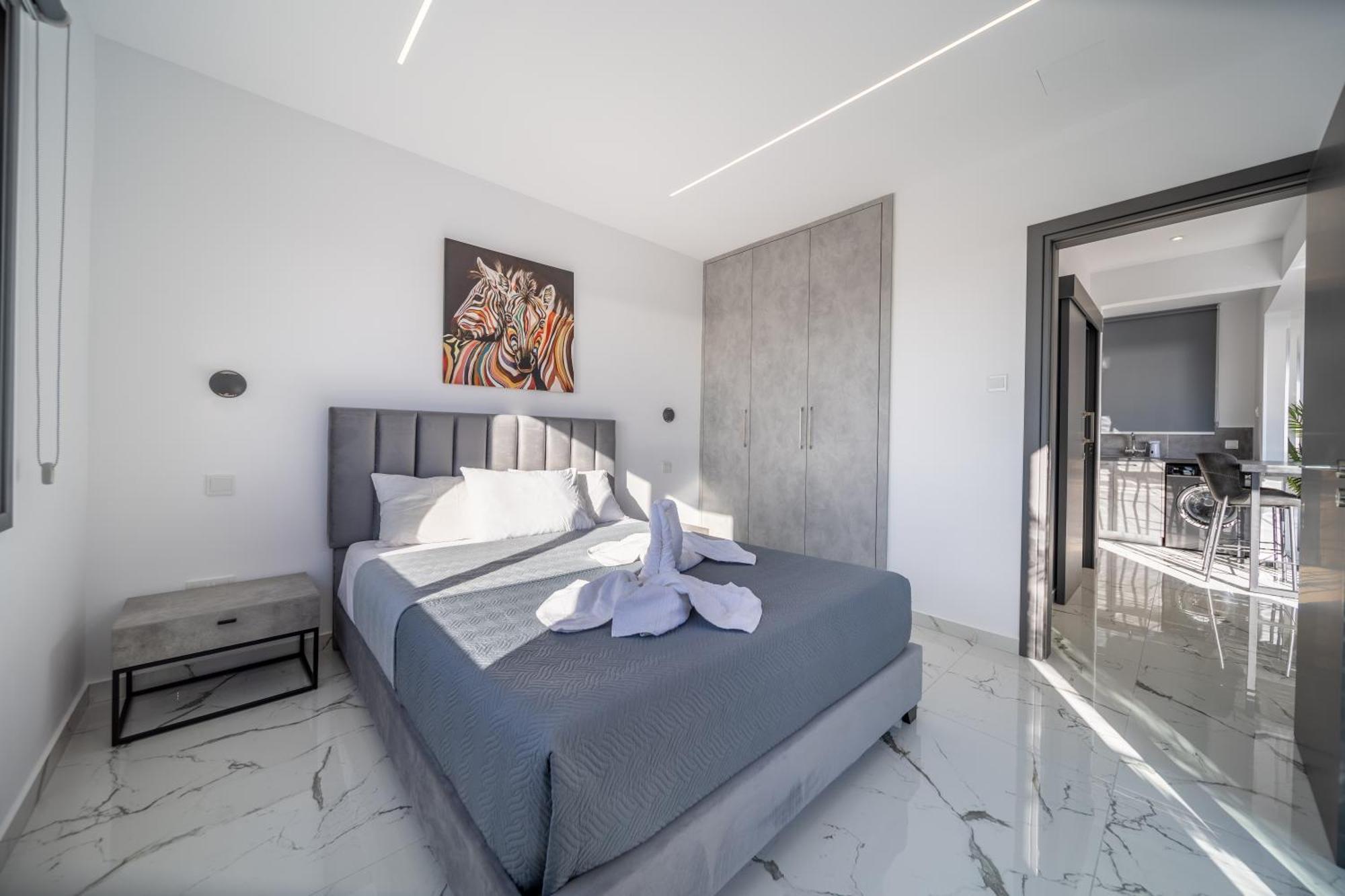 Hiddengems Residences 202 - The Lxr Penthouse - Pool & Steps To Apartment Paphos