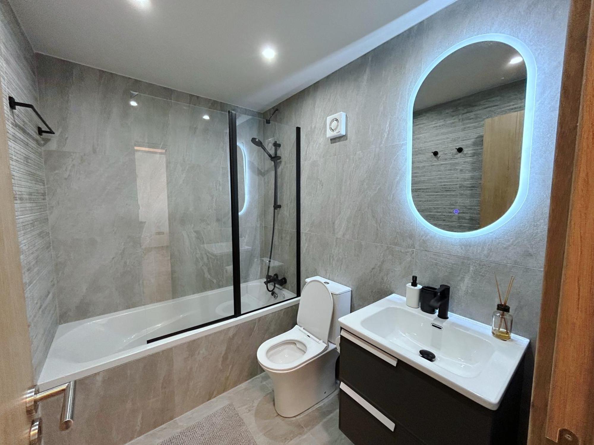 The A-line Seaview Malama With Pool, Tennis Court & Gym Apartment *