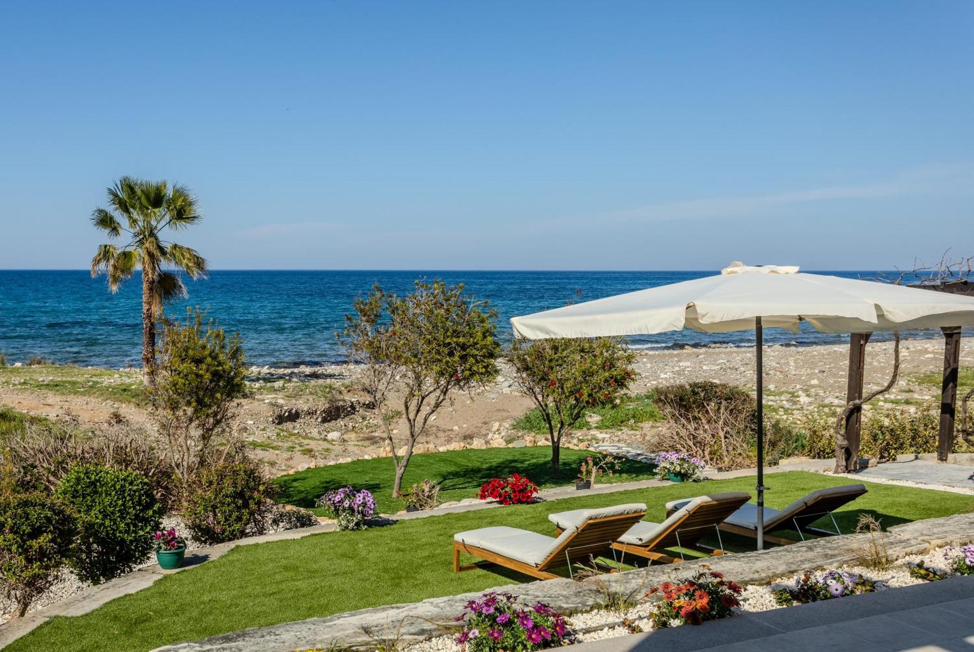 Villa Kallisti & - A Luxury Seaside Retreat *