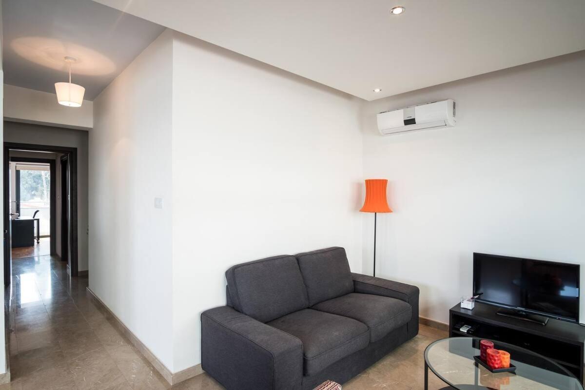 Dios Ponte Finikoudes Beachfront Vakantiehuis Larnaca