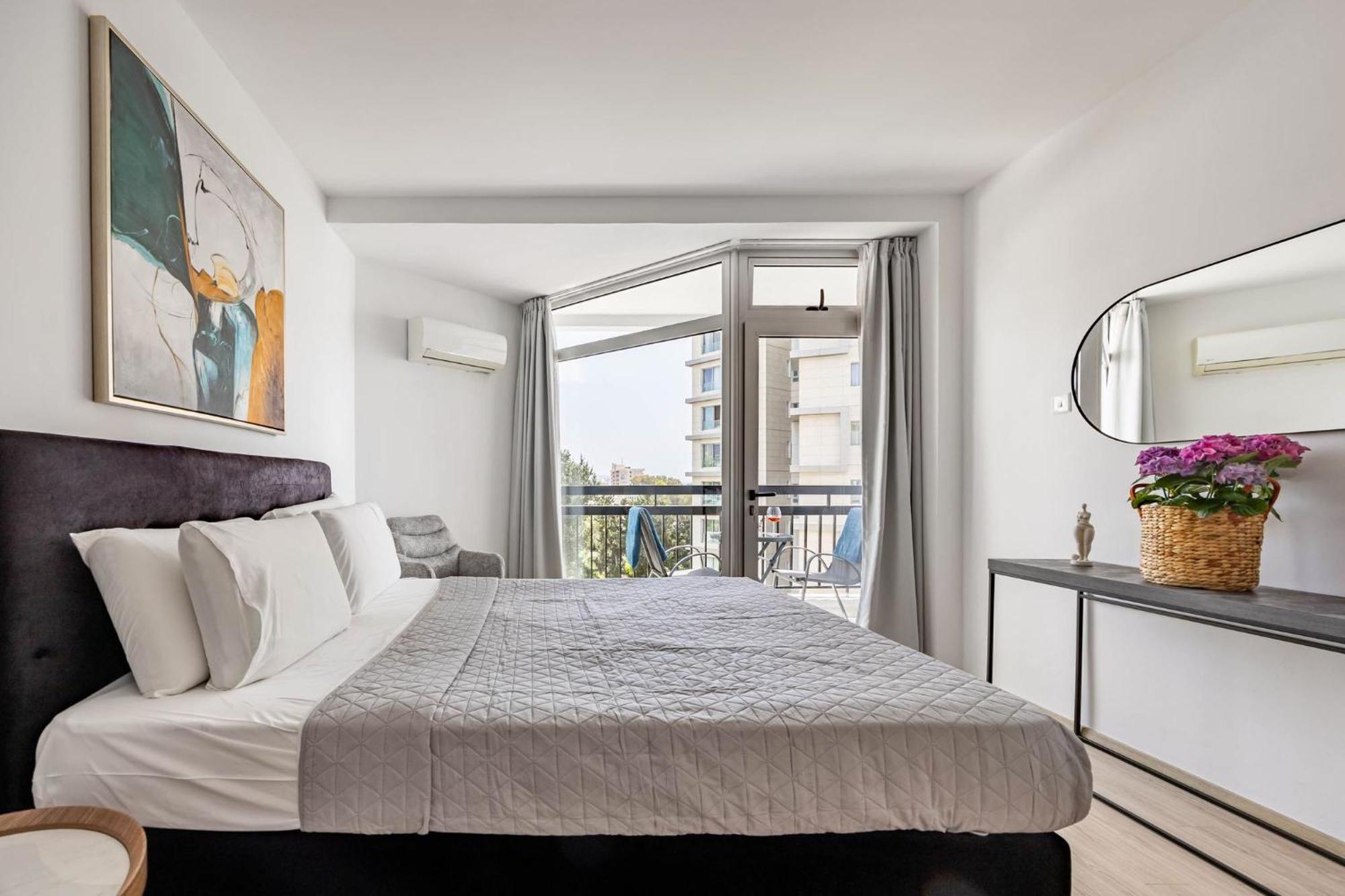 Marathon With Shared Pool * Limassol