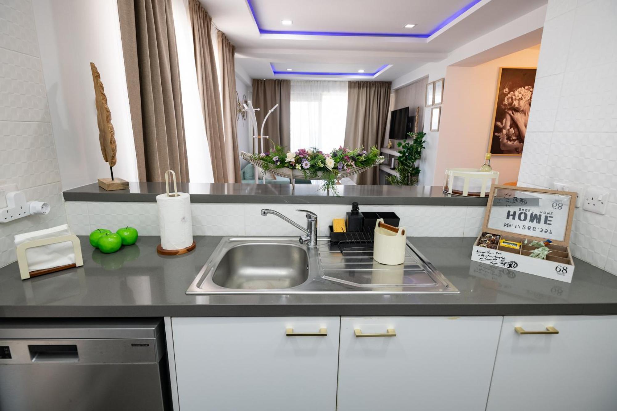 Lazuli Beachfront Sea View Ap144 * Larnaca