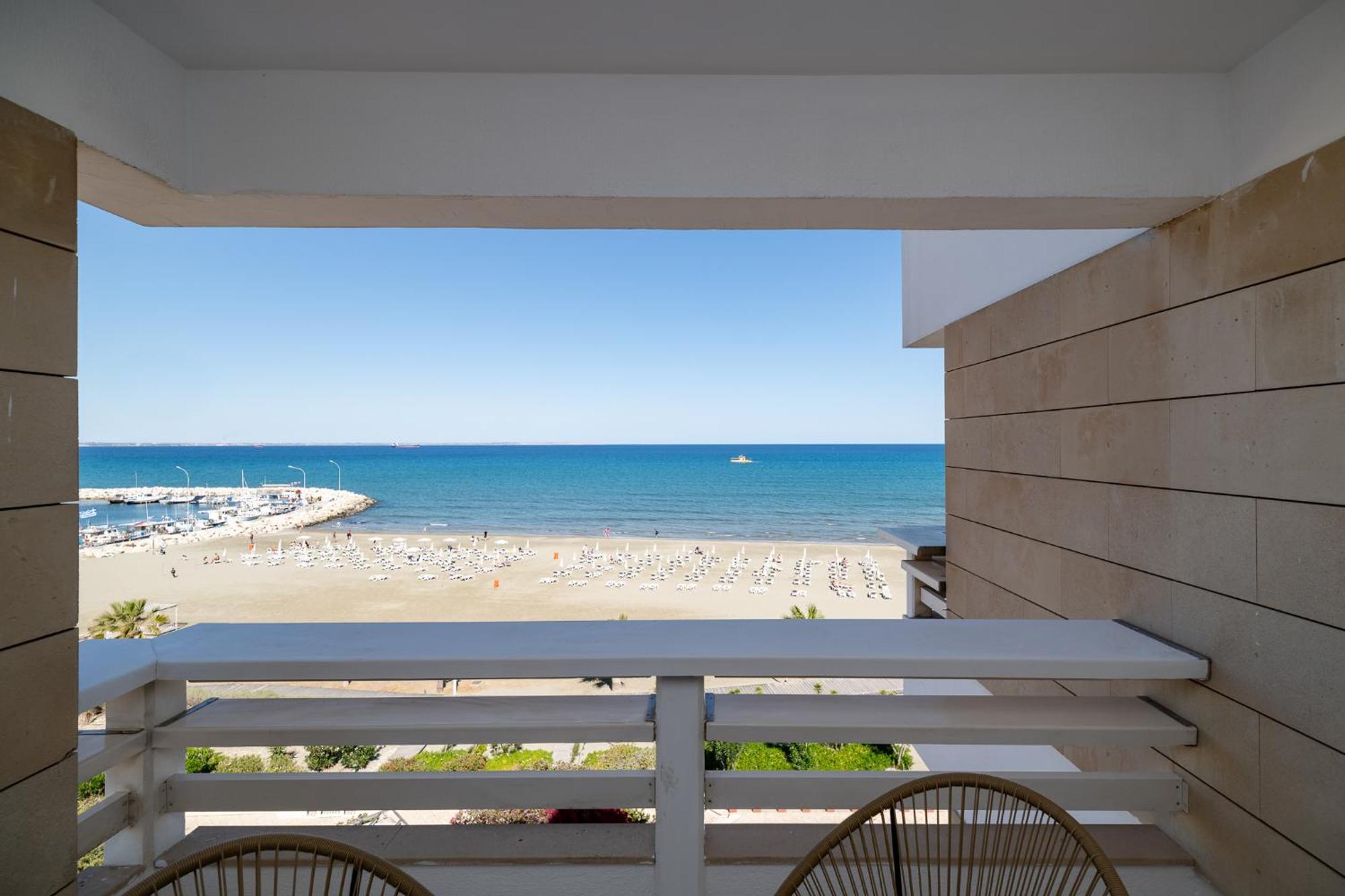 Lazuli Beachfront Sea View Ap144 Apartment