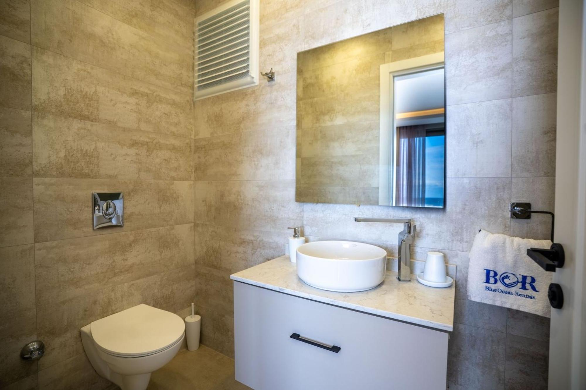 Luxury With Pool And Stunning Sea View Apartment