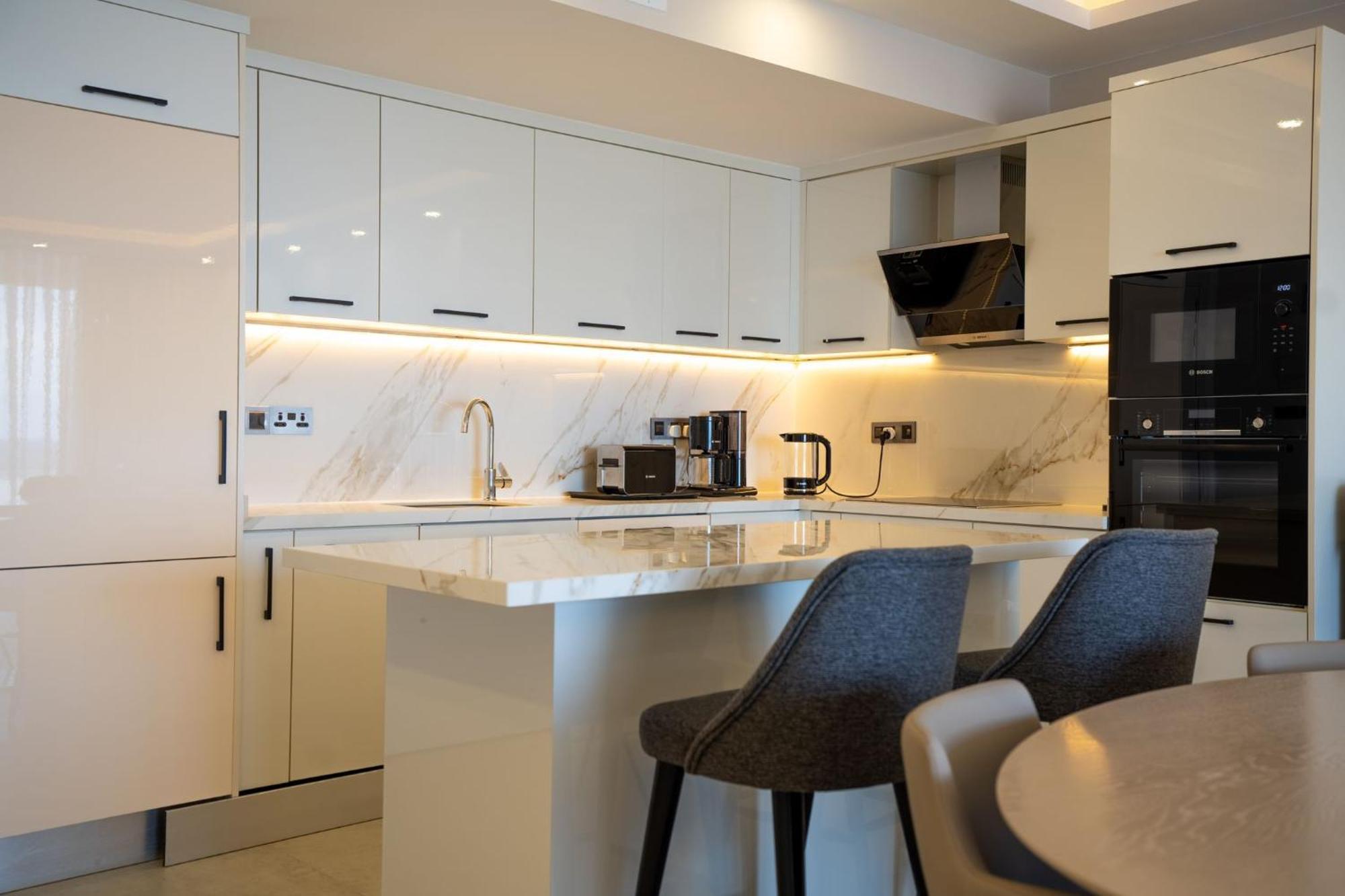 Luxury With Pool And Stunning Sea View Apartment