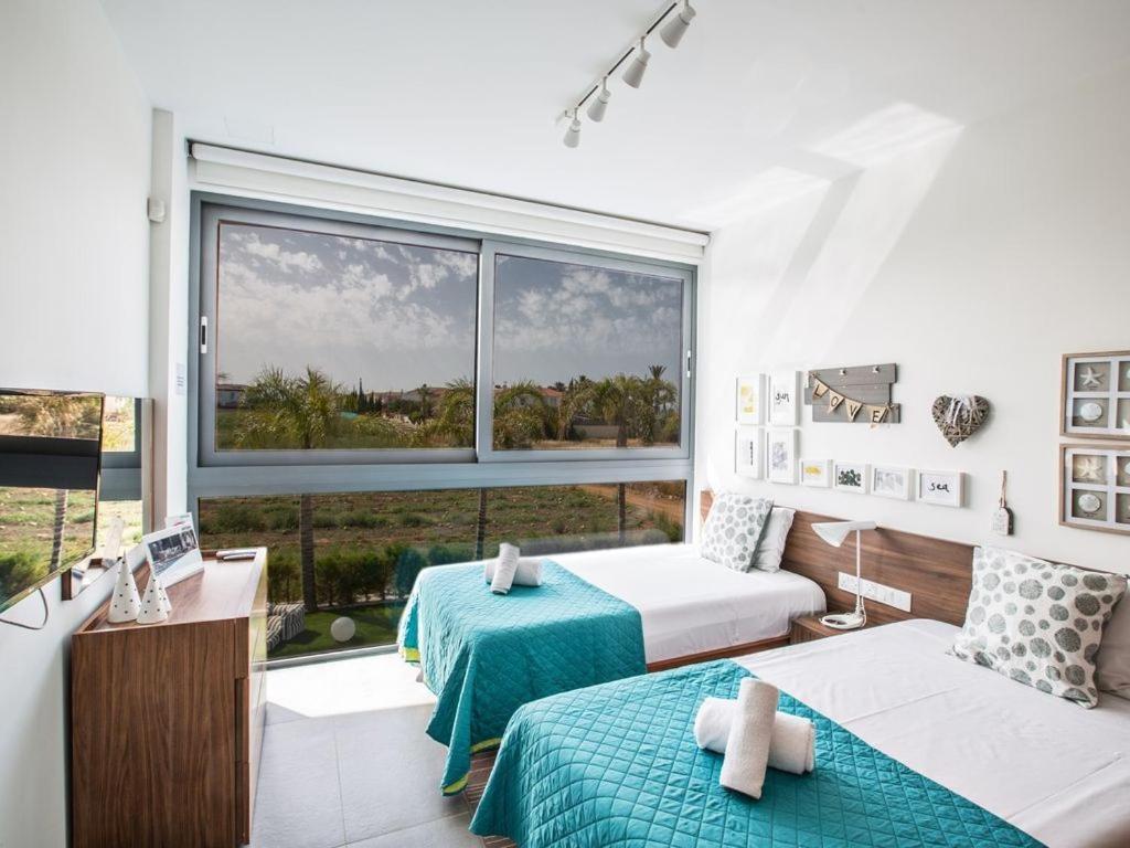 Villa Papadopo - Luxury 3 Bedroom Villa With Private Pool, Hot Tub And Sea Views