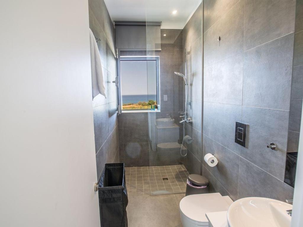 Villa Papadopo - Luxury 3 Bedroom Villa With Private Pool, Hot Tub And Sea Views