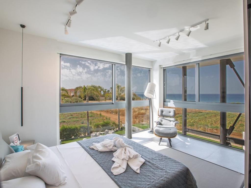 Villa Villa Papadopo - Luxury 3 Bedroom Villa With Private Pool, Hot Tub And Sea Views Paralimni