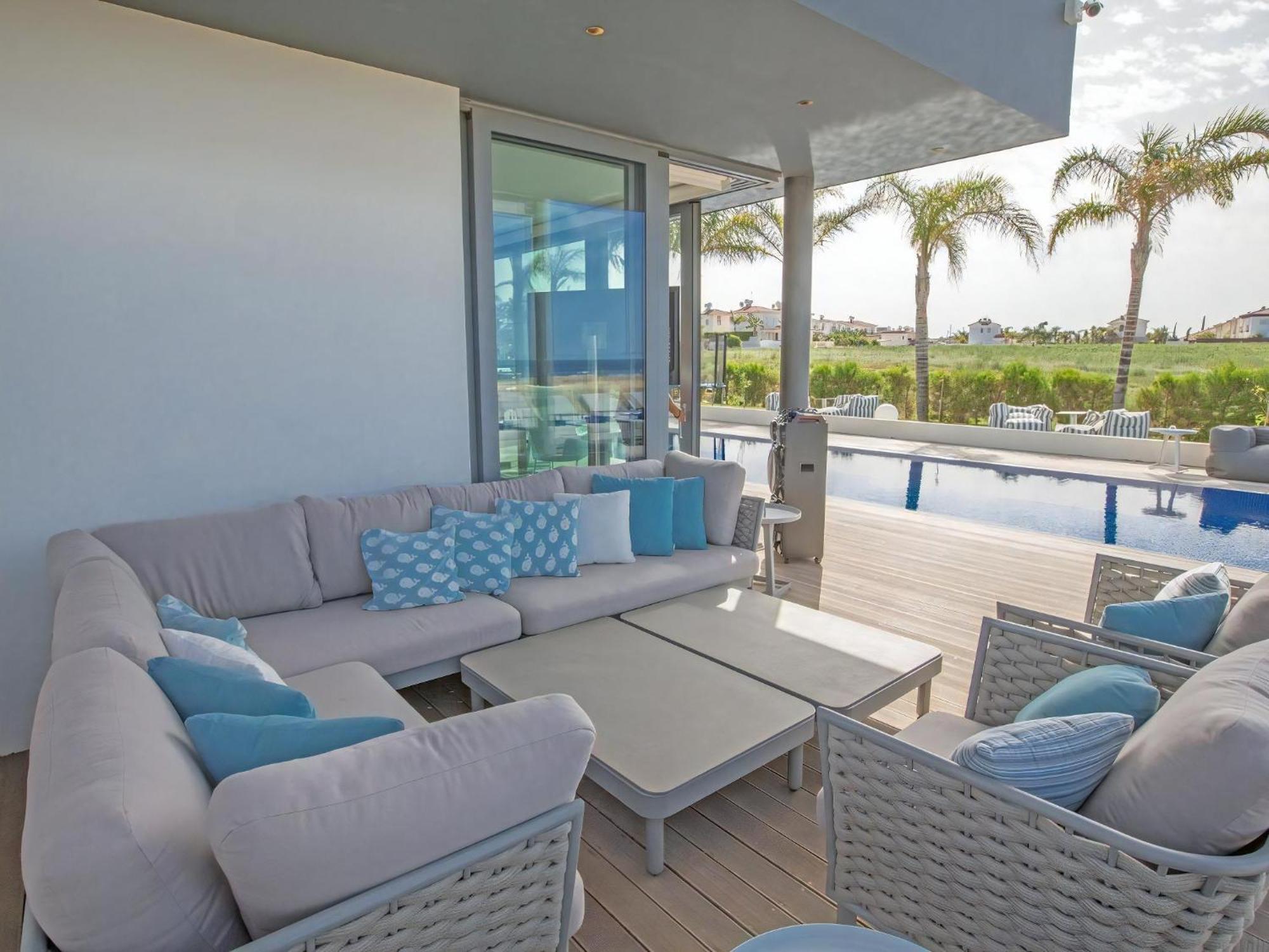 Villa Papadopo - Luxury 3 Bedroom Villa With Private Pool, Hot Tub And Sea Views * Paralimni