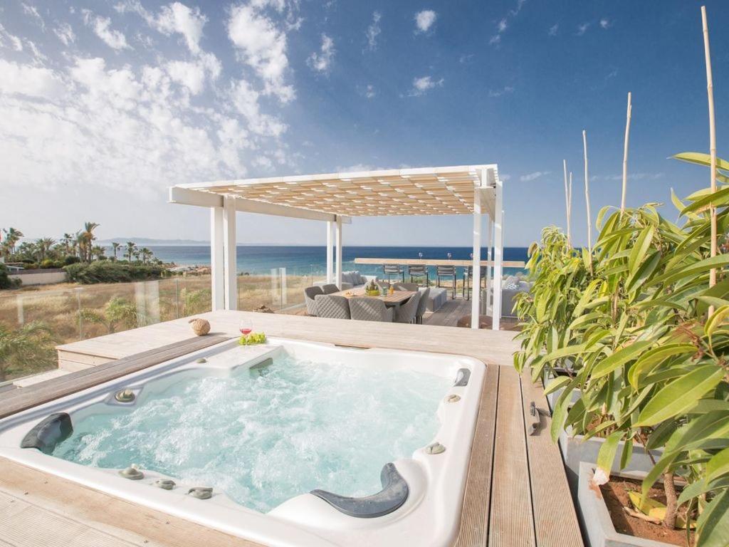 Villa Villa Papadopo - Luxury 3 Bedroom Villa With Private Pool, Hot Tub And Sea Views Paralimni