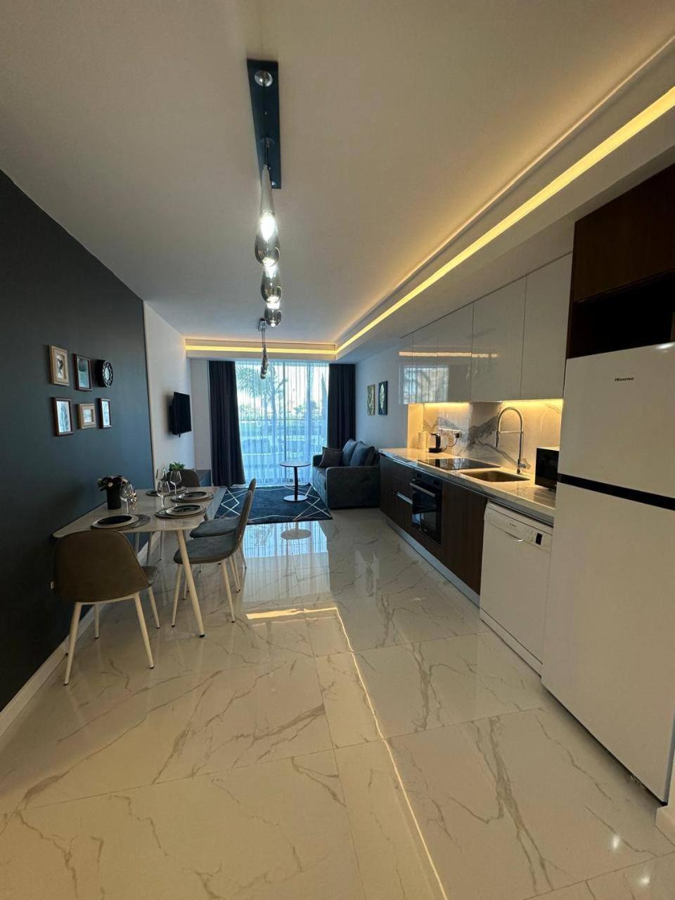 Big Lux 1bdr Grand Sapphire Apartment