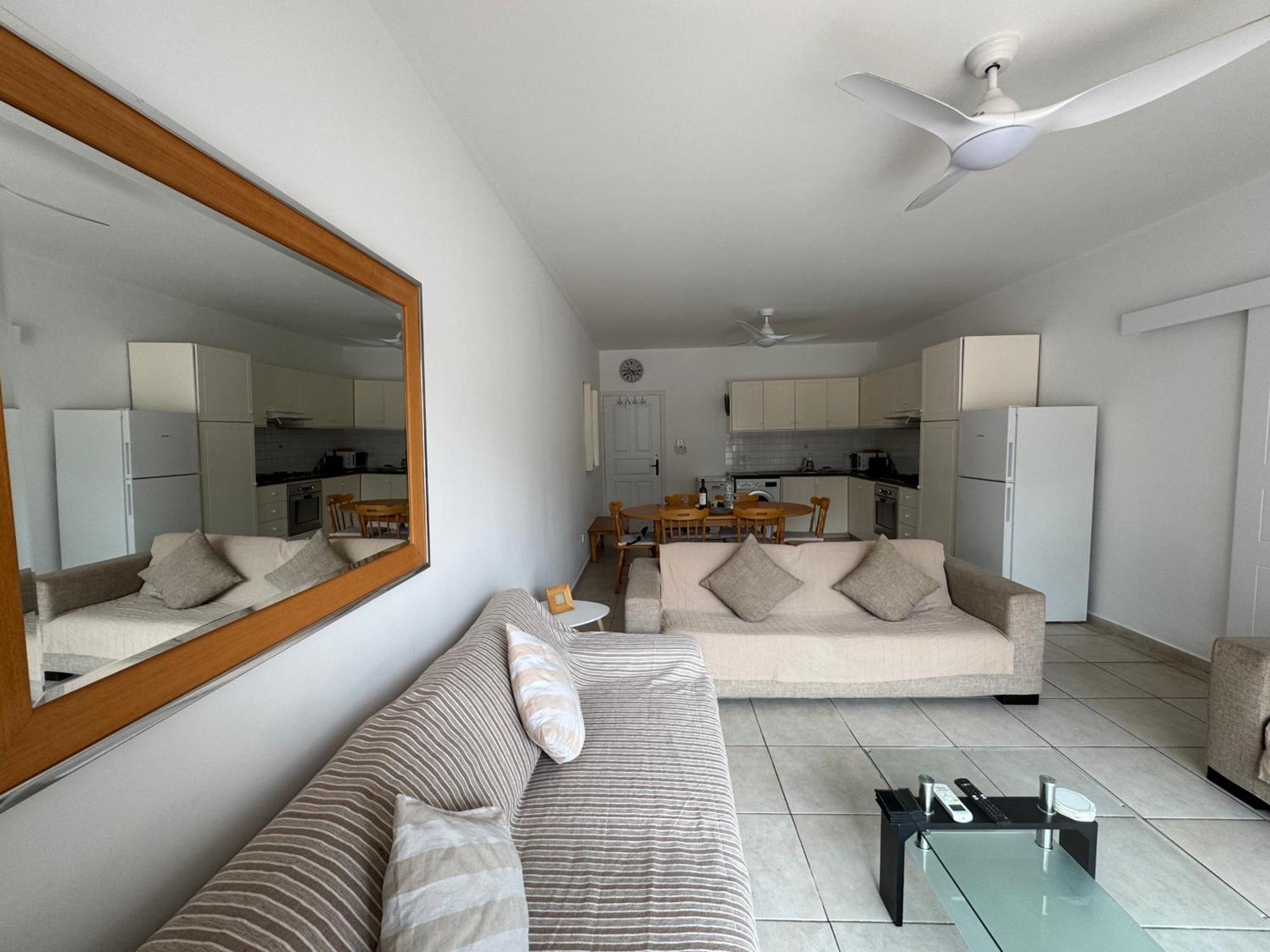 Cozy 2-bd Ap Near The Sea!