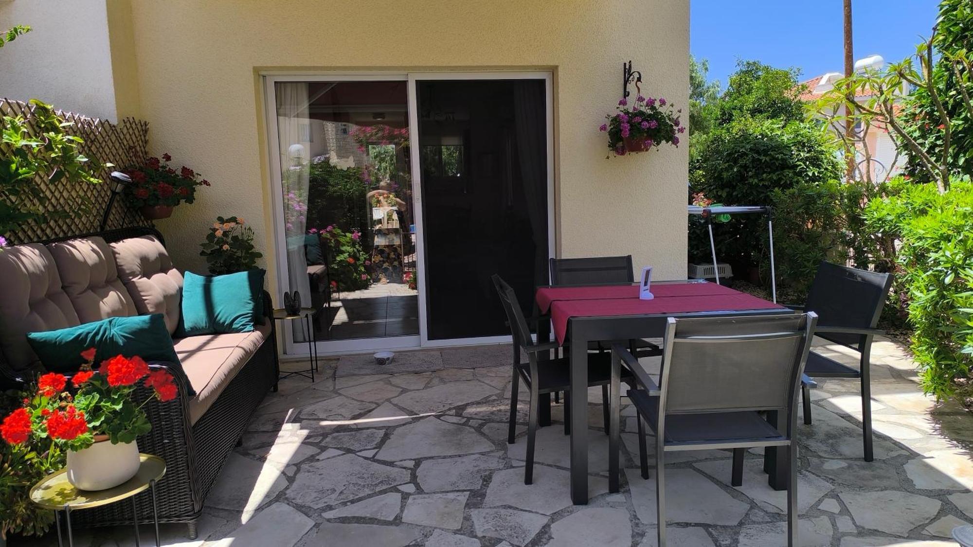 Eva Gardens Corner House With Stunning Garden And Huge Swimming Pool Next To Coral Bay Holiday home *