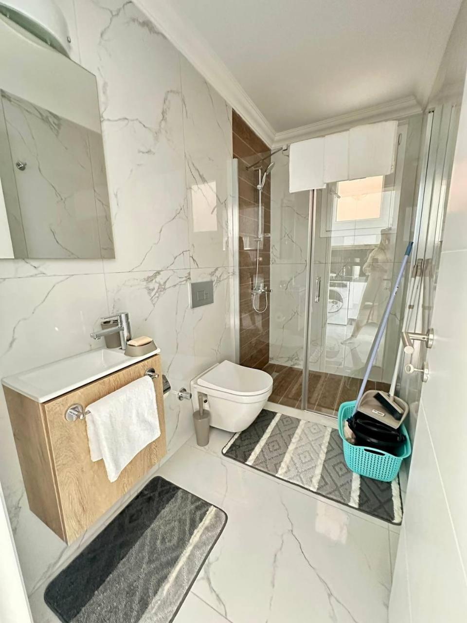 By The Sea In Four Seasons Apartment