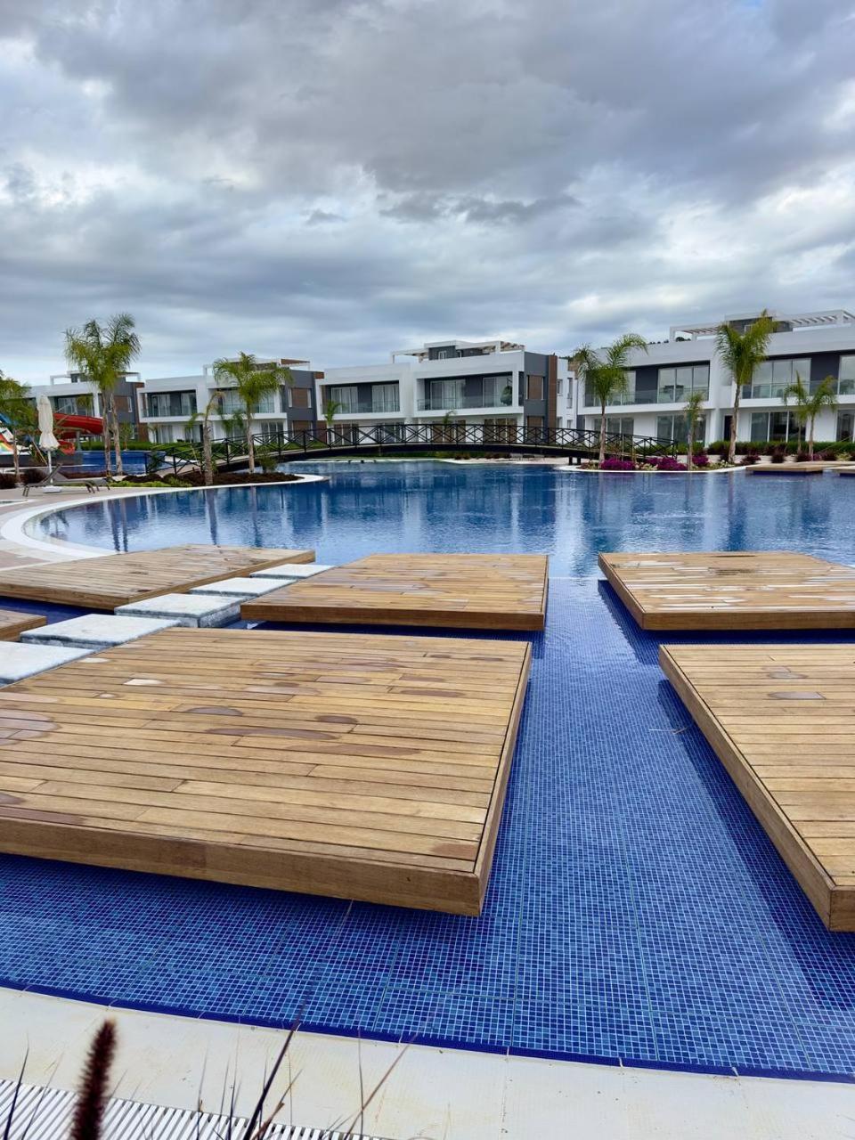 By The Sea In Four Seasons Apartment