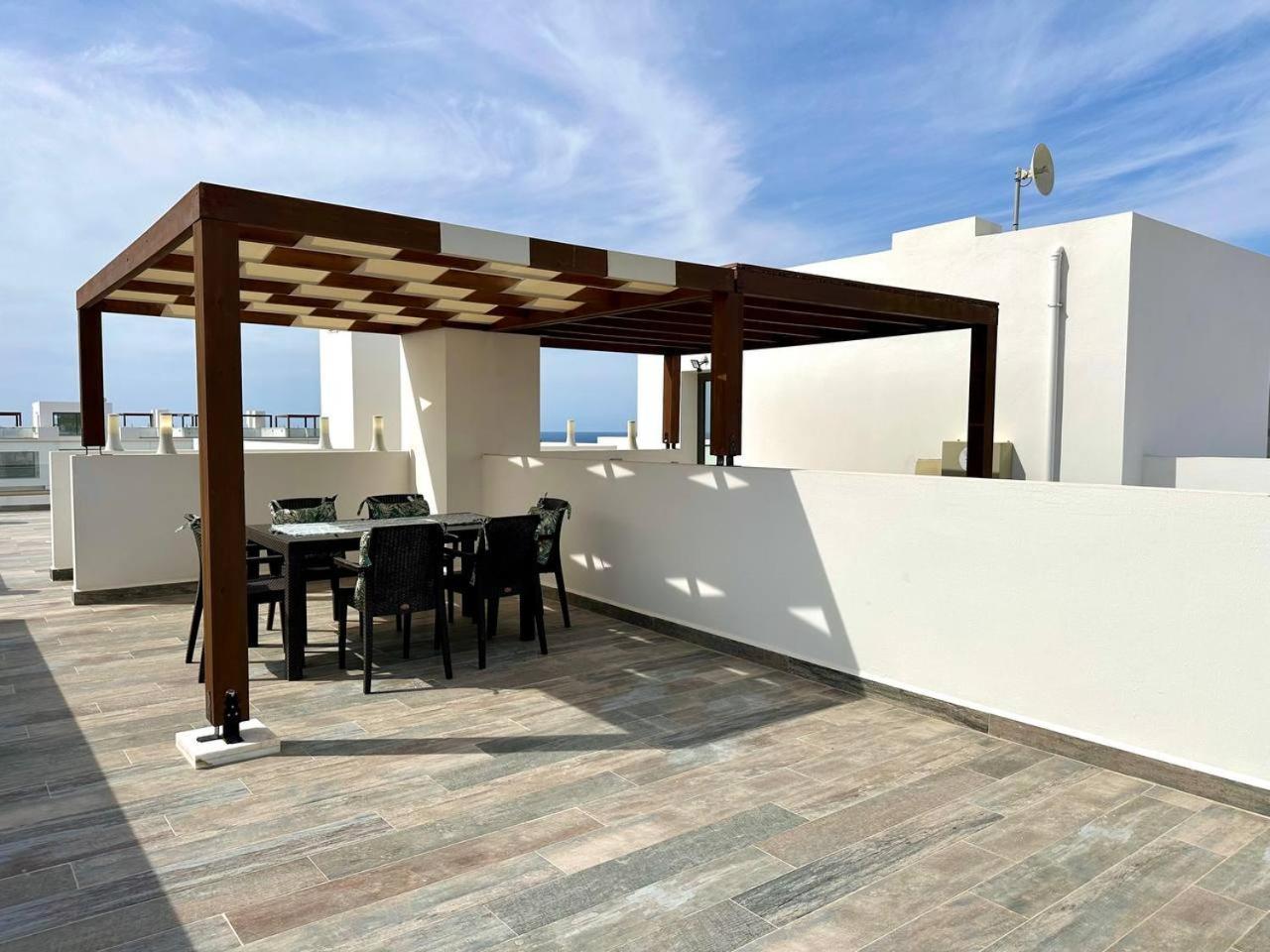 The Olive Beachfront & Apartment