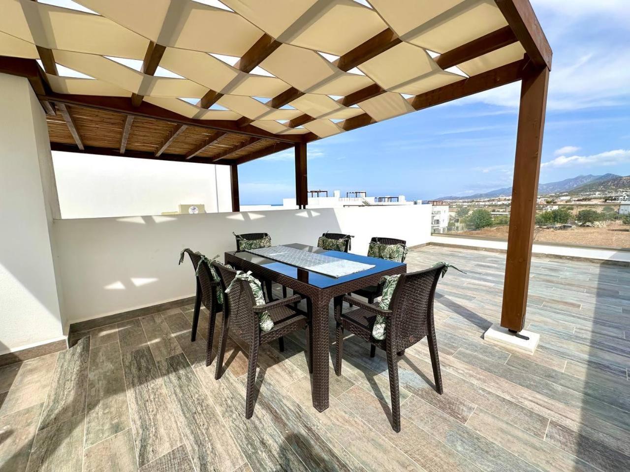 Apartment The Olive Beachfront & *