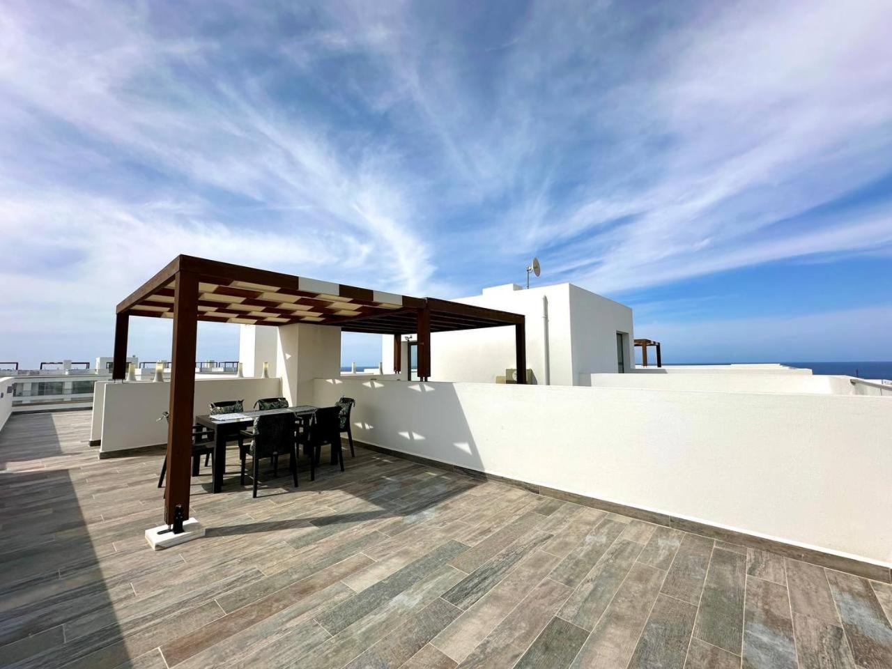 The Olive Beachfront & Apartment