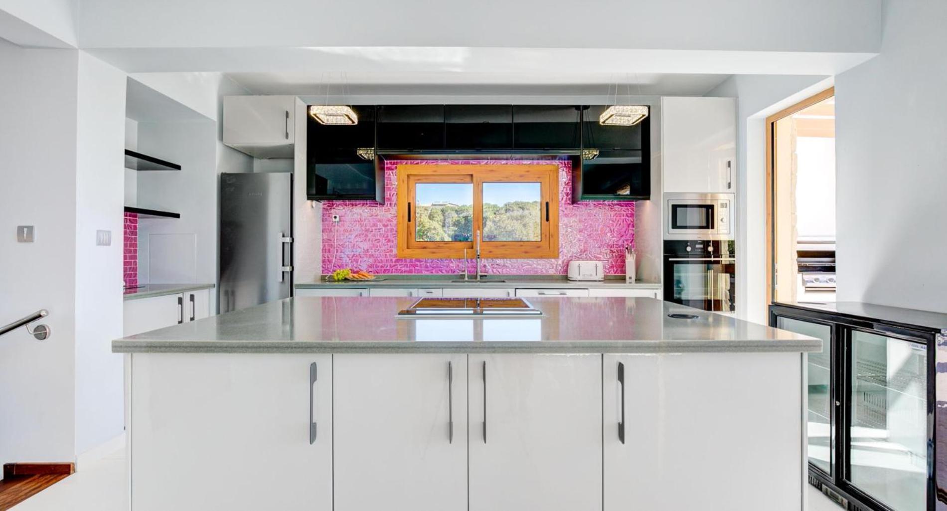 347 Meo - Fantastic Five Bedroom With Private Pool In Peaceful Location, Aphrodite Hills Villa *