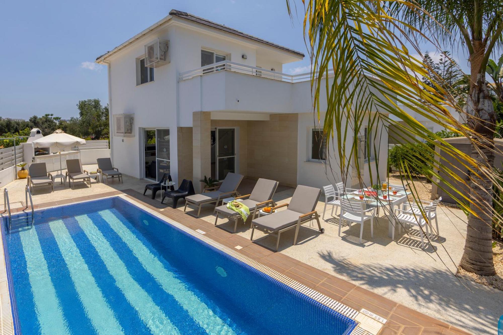 Flouressia Gardens Aparthotel Protaras