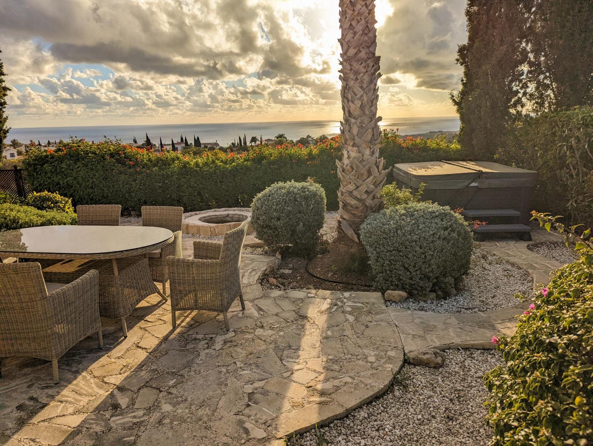 Pontus - Stunning Views & Privacy In Beautiful Garden With Pool & Hot Tub * Kouklia
